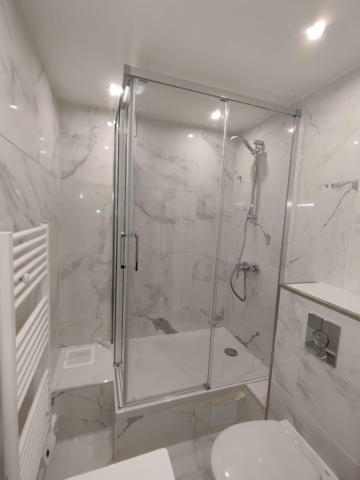 Douche|Dépose baignoire et installation douche 80x120cm , 10m² de carrelage,robinneterie et pare douche à Paris 75015 , Budget 7200€.